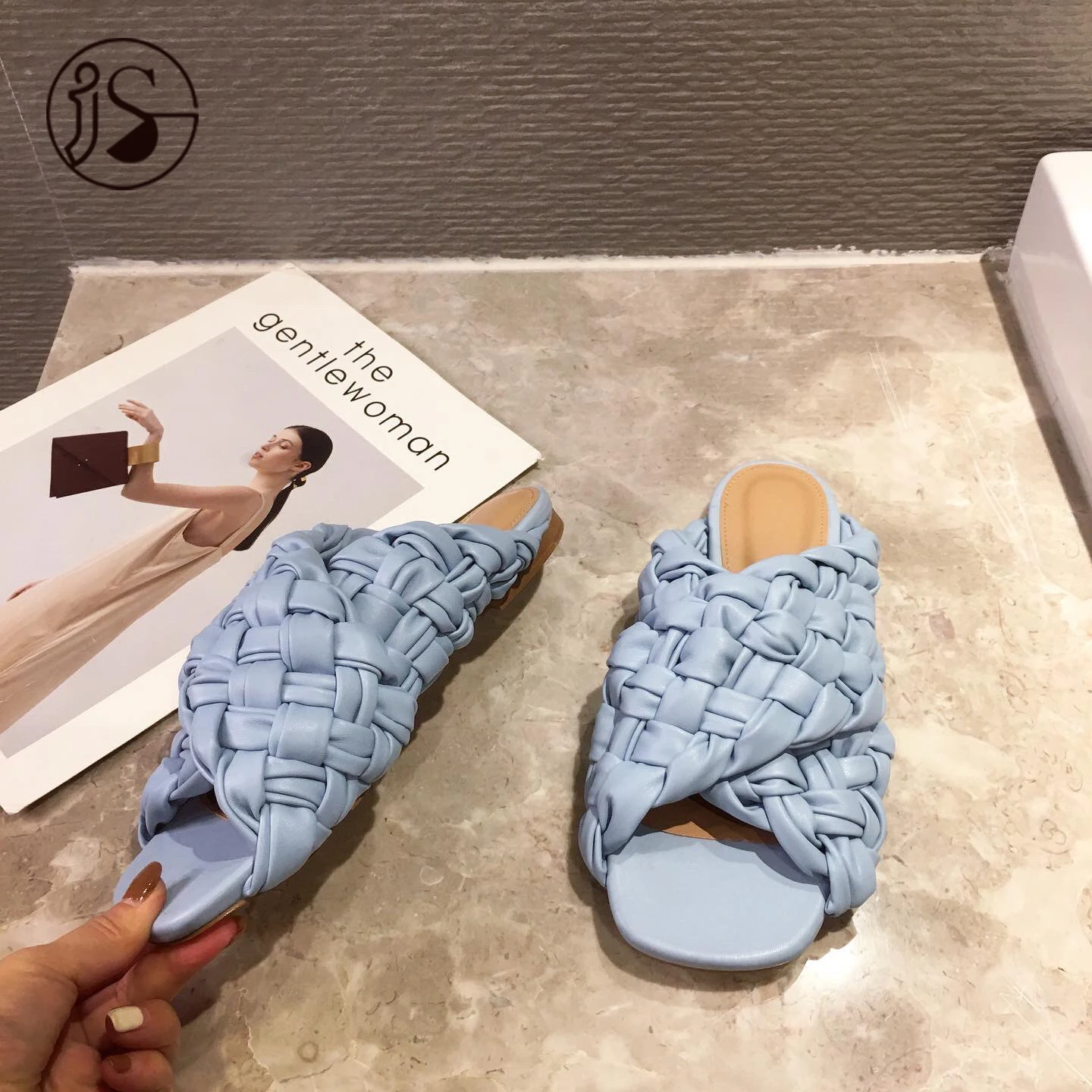 2021 Hot styles women slippers Fashionable colorful Flip-flops pretty sandals Popular outdoor summer slides
2021 Hot styles women slippers Fashionable colorful Flip-flops pretty sandals Popular outdoor summer slides
