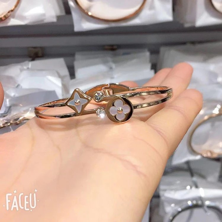 Geometric shell zircon bracelet Fashion custom rose gold bracelet ladies stainless steel jewelry Open Bracelets & Bangles
Geometric shell zircon bracelet Fashion custom rose gold bracelet ladies stainless steel jewelry Open Bracelets & Bangles