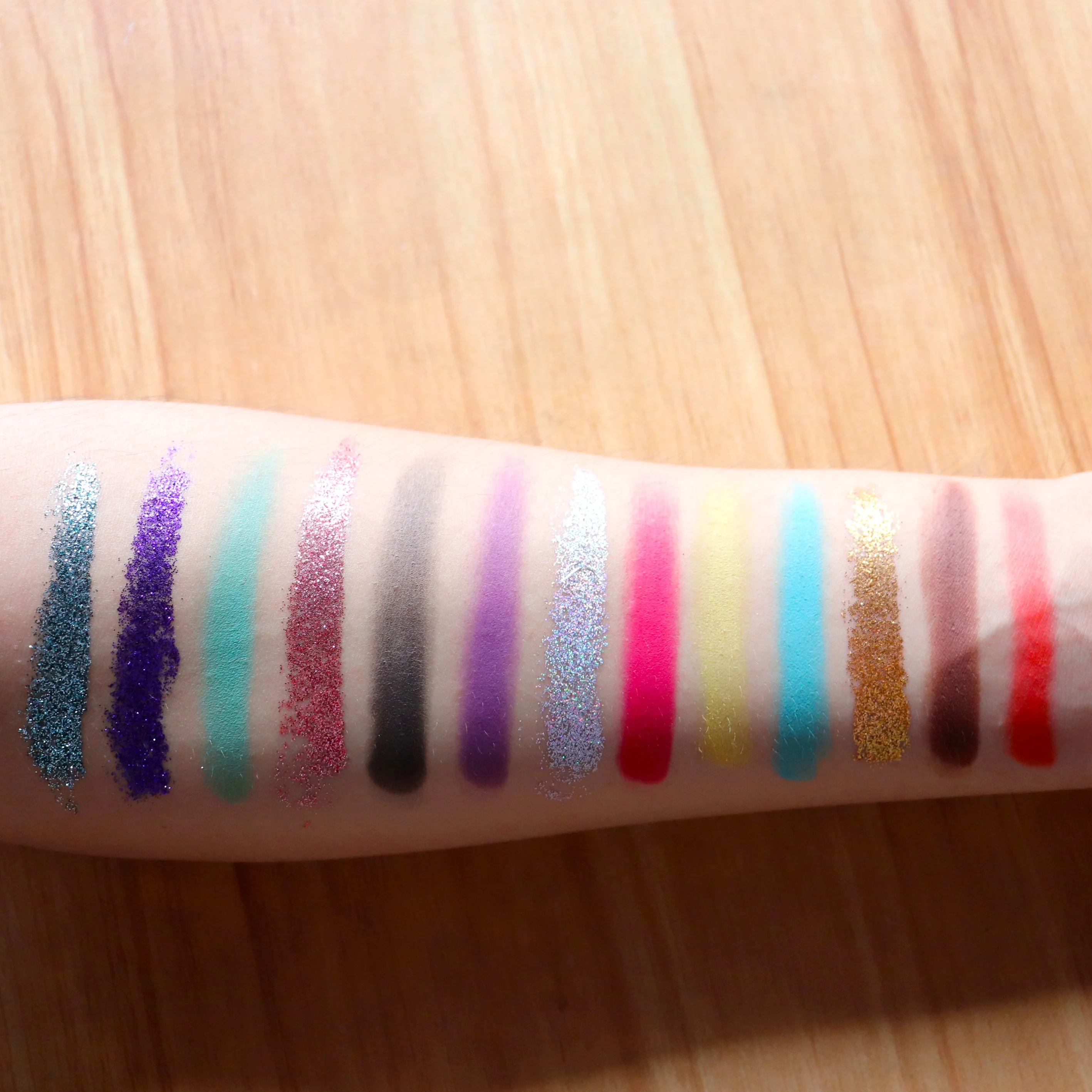 Hot selling pressed glitter matte custom eyeshadow palette makeup private label, 140 colors
Hot selling pressed glitter matte custom eyeshadow palette makeup private label, 140 colors