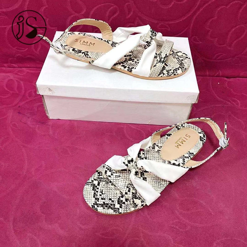 Simple cross flat women shoes Fashionable ladies flat sandals Cheap and good quality Factory wholesale can be customized
Simple cross flat women shoes Fashionable ladies flat sandals Cheap and good quality Factory wholesale can be customized