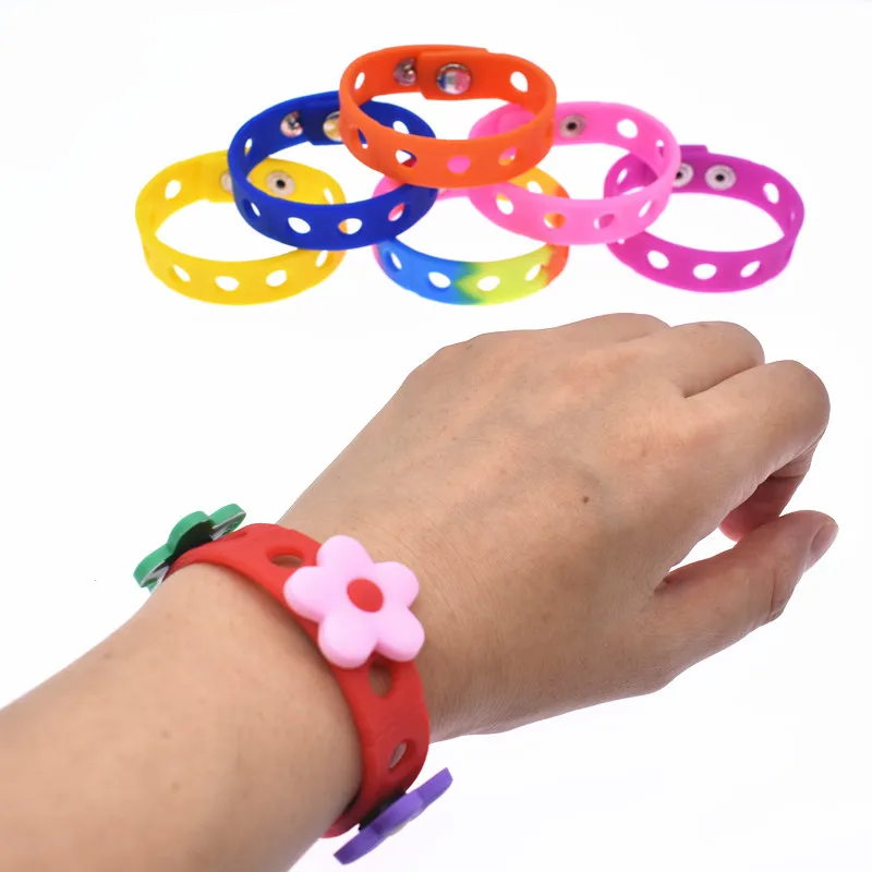 Silicone Bracelet Wristbands With hole for Shoe Croc Buckle PVC Shoe Accessories Shoes charms children Gifts
Silicone Bracelet Wristbands With hole for Shoe Croc Buckle PVC Shoe Accessories Shoes charms children Gifts
