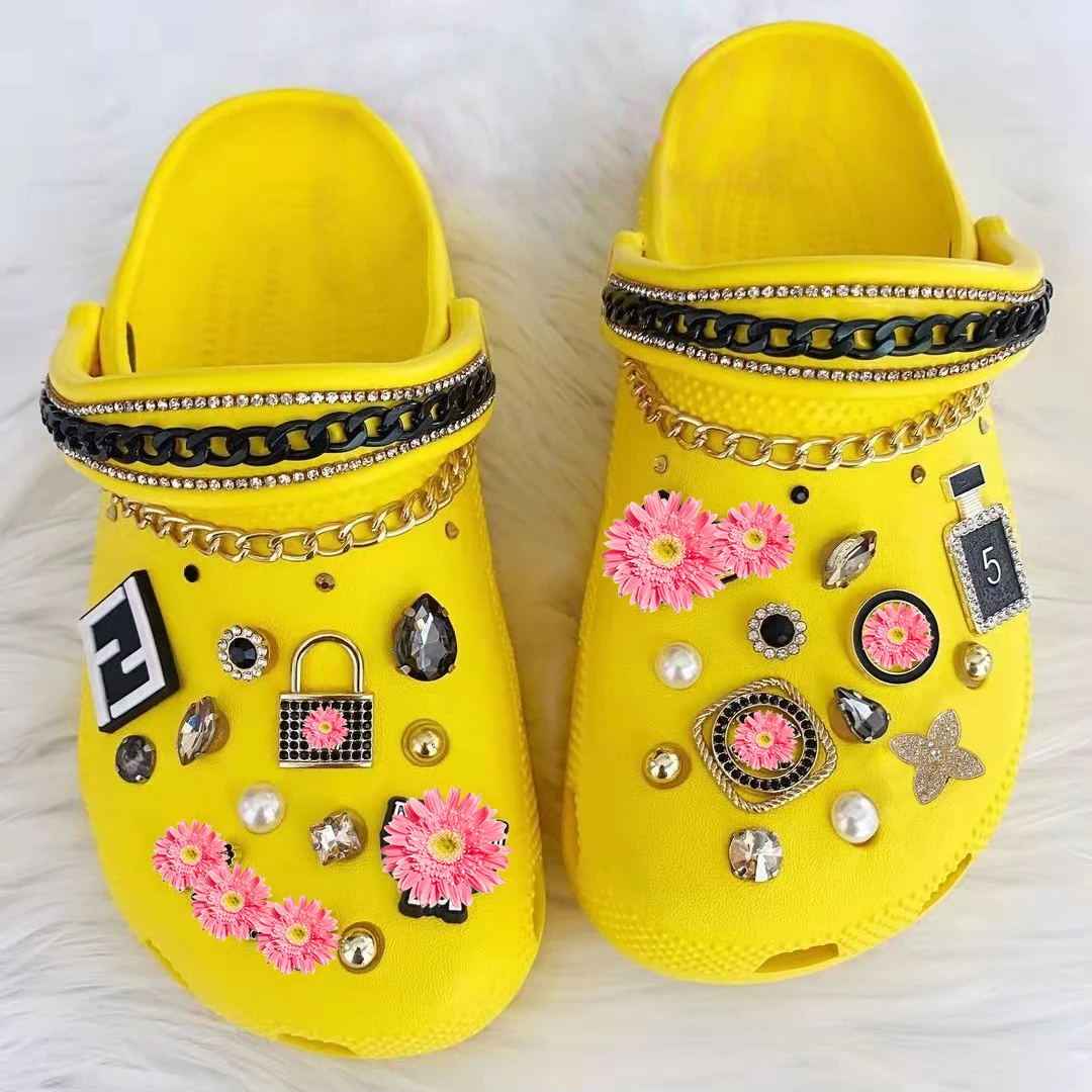 Wholesale Fashion Design diamond chains and pearls bling Girl Gift corc Decoration luxury shoes croc charms luxury metal
Wholesale Fashion Design diamond chains and pearls bling Girl Gift corc Decoration luxury shoes croc charms luxury metal