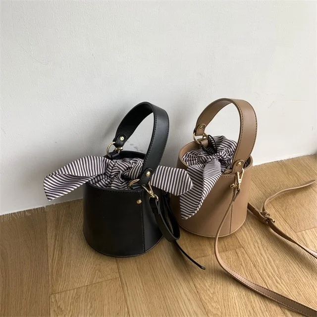 Simple Solid Color Bucket Bag All-Match PU Soft Surface Shoulder Bag Bow Messenger Bag, Apricot,black
Simple Solid Color Bucket Bag All-Match PU Soft Surface Shoulder Bag Bow Messenger Bag, Apricot,black