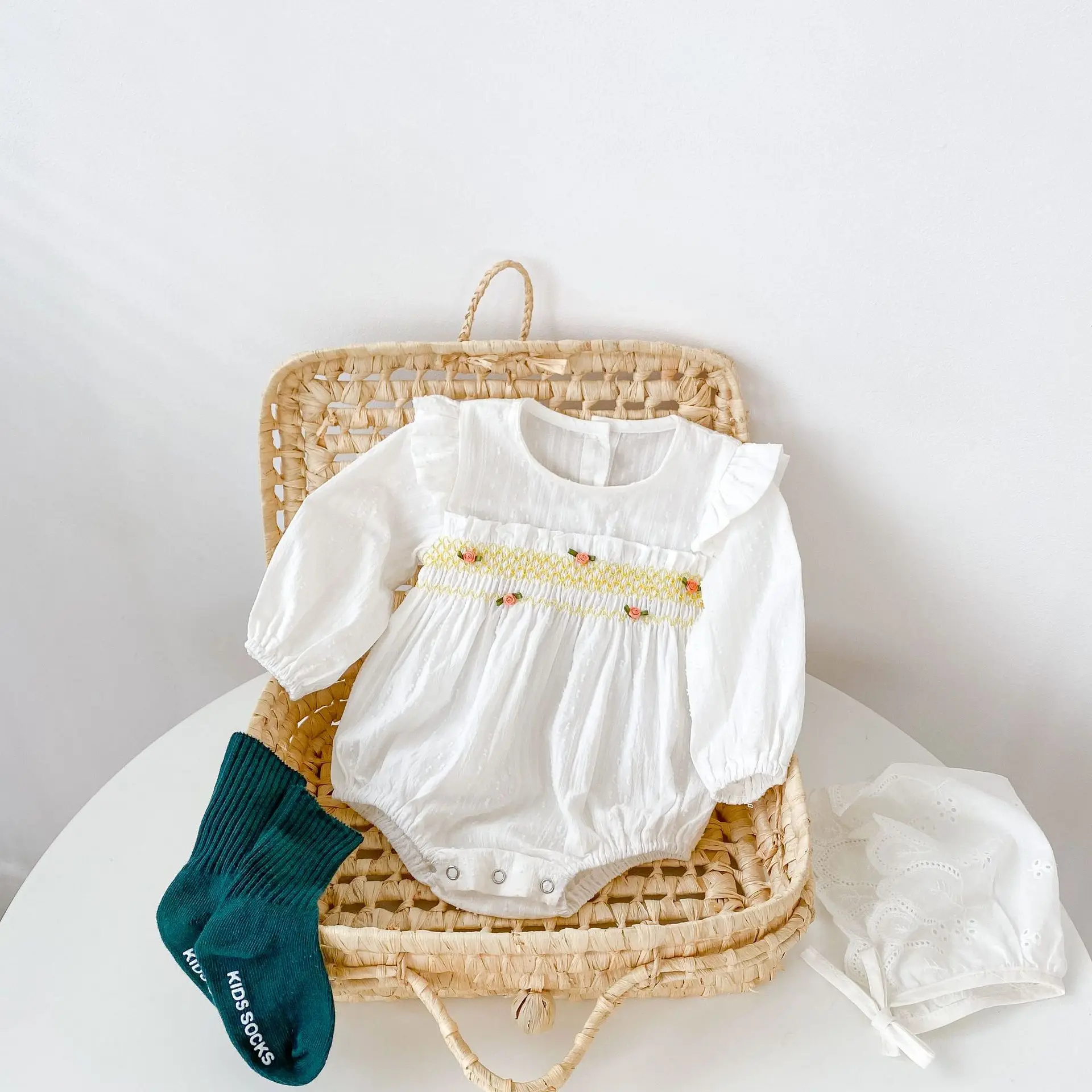 Hot selling 2021 baby girl clothes newborn autumn romper three-dimensional rose long sleeve triangle romper clothes
Hot selling 2021 baby girl clothes newborn autumn romper three-dimensional rose long sleeve triangle romper clothes