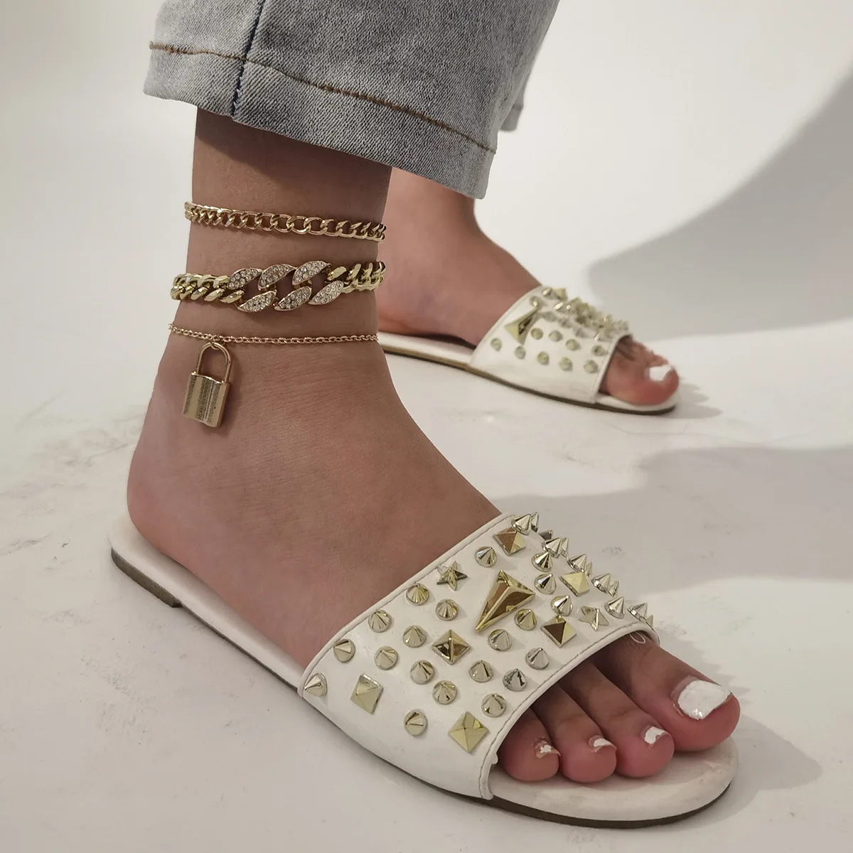 Best Sale 2021 Boho Multilayer Foot Chain Adjustable Cuban Chain Lock Anklet For Women Beach Gift, Show in the picture
Best Sale 2021 Boho Multilayer Foot Chain Adjustable Cuban Chain Lock Anklet For Women Beach Gift, Show in the picture