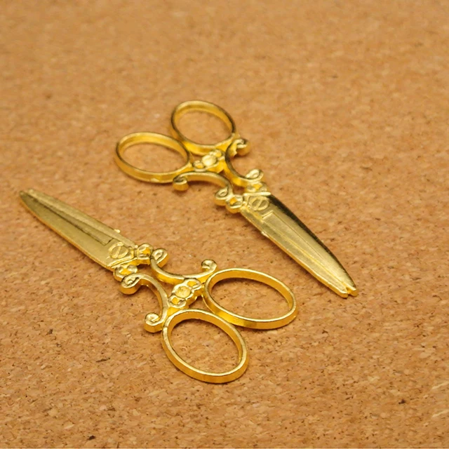 scissors pendant