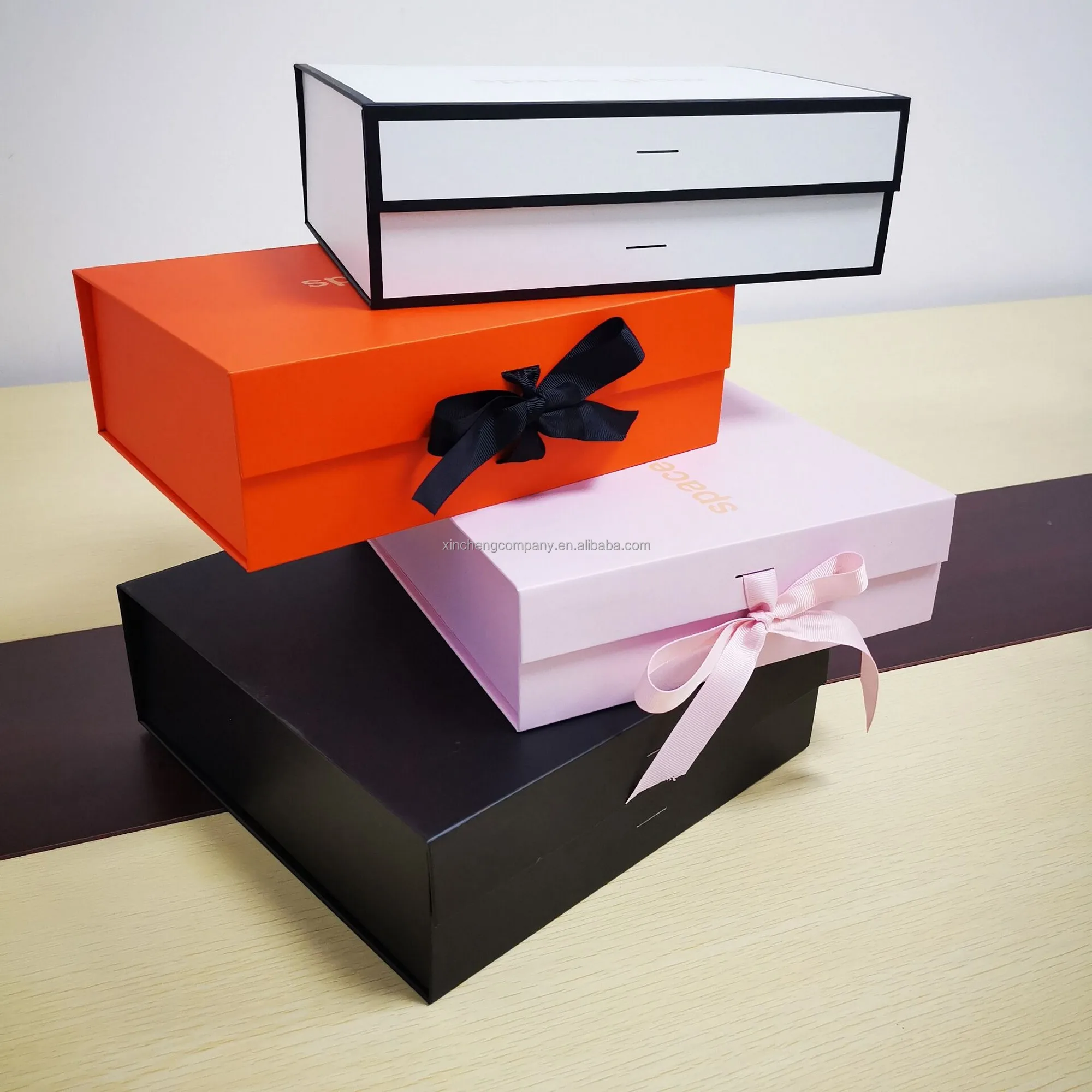 wholesale personalized foldable custom size logo paper gift box kraft paper box paper box packaging
wholesale personalized foldable custom size logo paper gift box kraft paper box paper box packaging