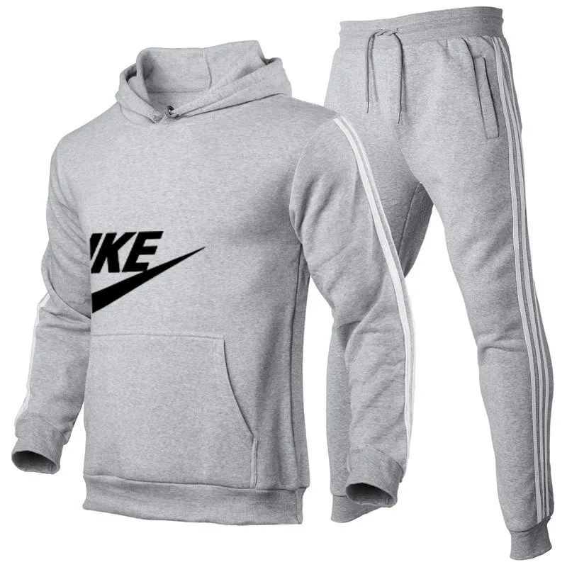 29/5000 The new popular logo print fleece three-pole sweatshirt sweatpants men's leisure sports hat suit, Black
29/5000 The new popular logo print fleece three-pole sweatshirt sweatpants men's leisure sports hat suit, Black