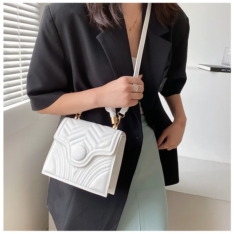 2021 New compact and simple retro diamond pleated buckle single shoulder bag girls shopping wallet and phone handbags, 5 colors
2021 New compact and simple retro diamond pleated buckle single shoulder bag girls shopping wallet and phone handbags, 5 colors