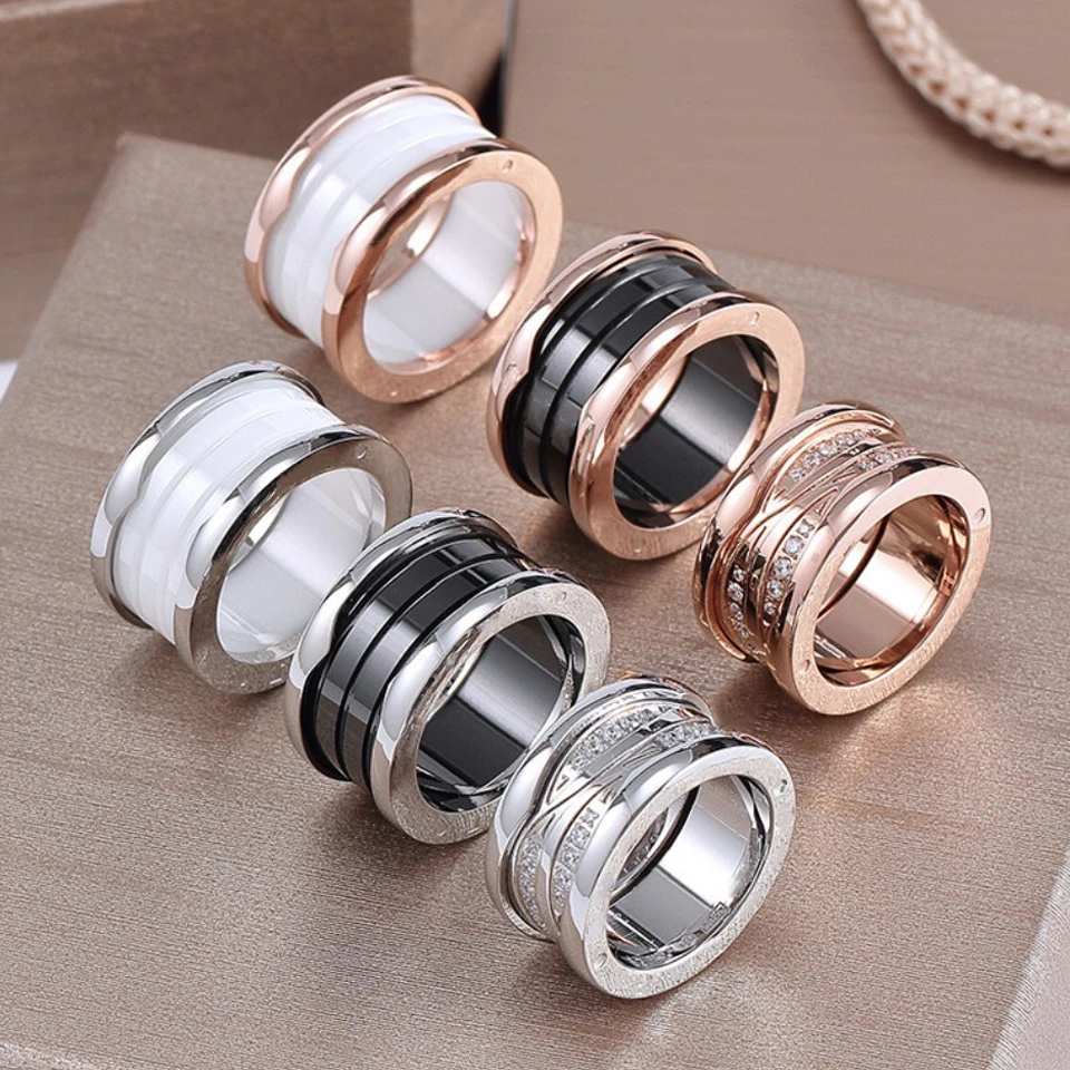 Famous Brand Women Rings 18K Gold/Rose Gold Stainless Steel Ring Black White Ceramic Luxury Jewelry Female Rings Wholesale
Famous Brand Women Rings 18K Gold/Rose Gold Stainless Steel Ring Black White Ceramic Luxury Jewelry Female Rings Wholesale