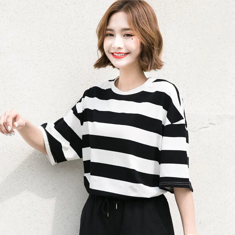 Design large size women's loose large stripe printed short sleeve T shirt women loose look thin short crop top women's
Design large size women's loose large stripe printed short sleeve T shirt women loose look thin short crop top women's