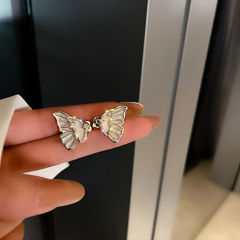 fashion trendy stud rhinestone half butterfly wing earring
fashion trendy stud rhinestone half butterfly wing earring