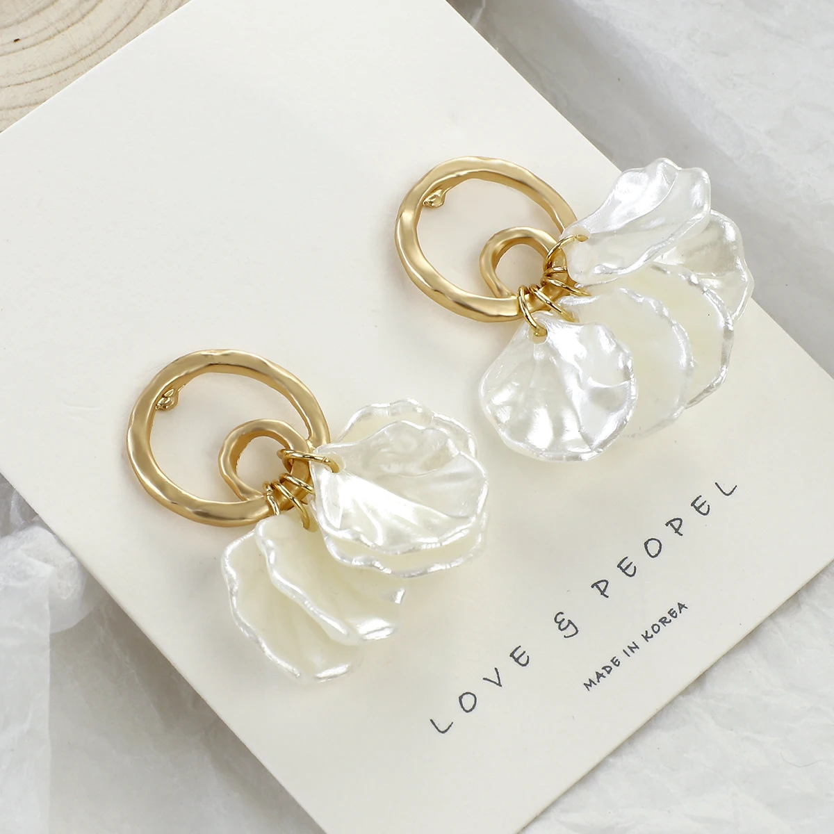 A991468E Geometric White Round Alloy Resin Shell Drop Earrings For Women Fashion Jewelry
A991468E Geometric White Round Alloy Resin Shell Drop Earrings For Women Fashion Jewelry