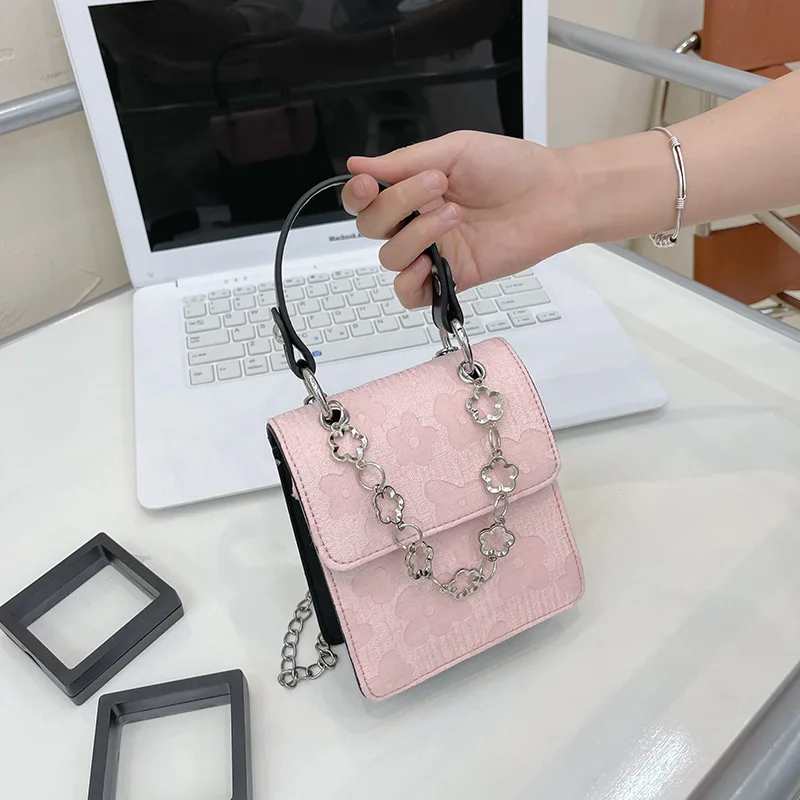 Ins fashion Korean version of lace flower children's parent-child ladies carry slung accessories bag women's bag
Ins fashion Korean version of lace flower children's parent-child ladies carry slung accessories bag women's bag