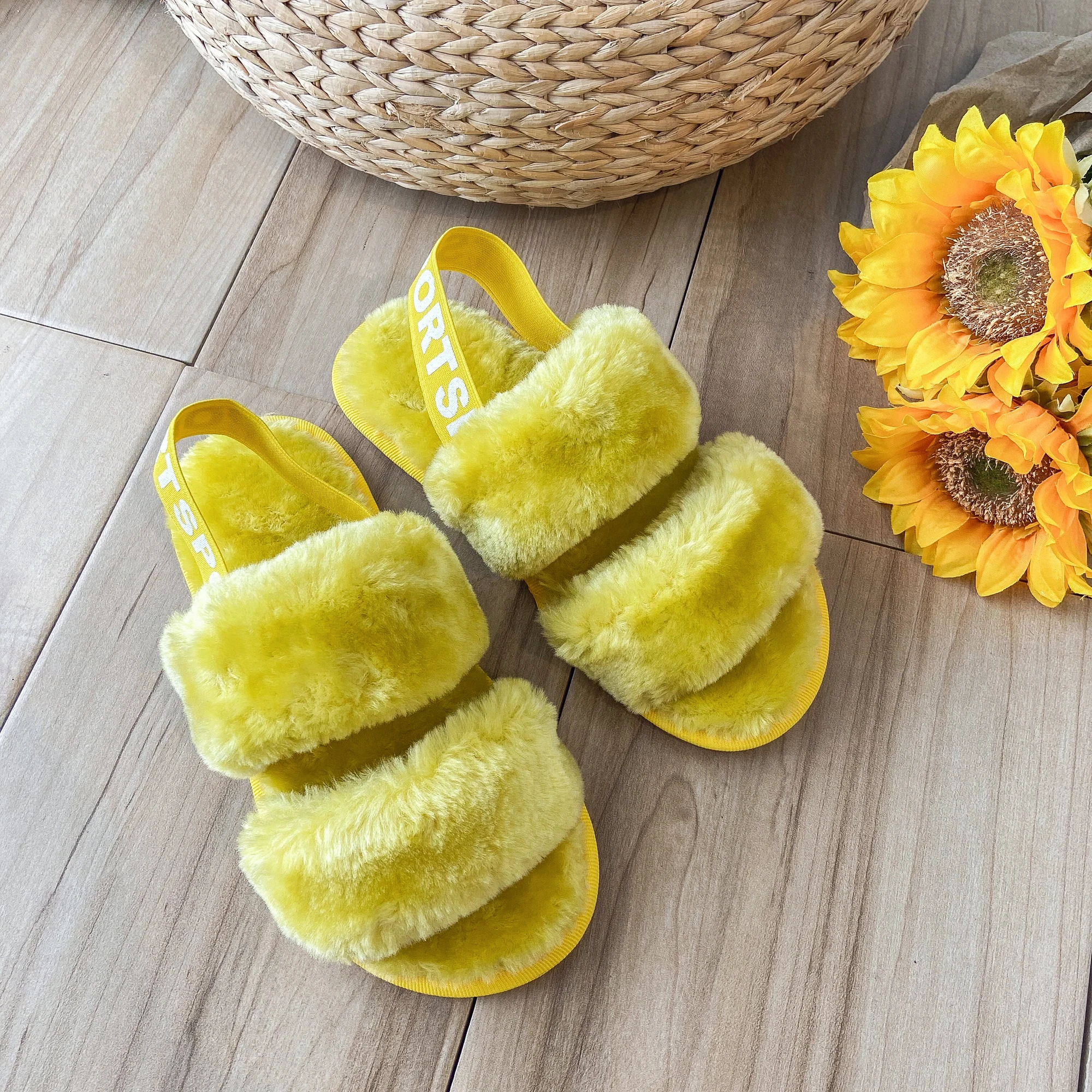 New high quality fur slippers soft Latest comfortable indoor fur slippers for women, As picture
New high quality fur slippers soft Latest comfortable indoor fur slippers for women, As picture