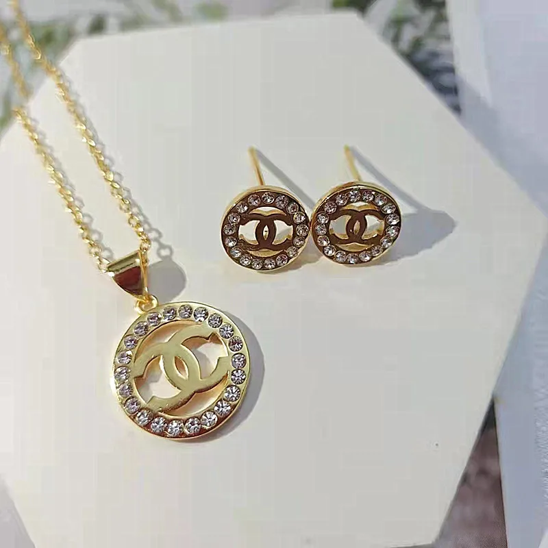 Necklace custom copper diamond inlaid letter necklace jewelry fashion women's Jewelry Charm 18K gold-plated necklace
Necklace custom copper diamond inlaid letter necklace jewelry fashion women's Jewelry Charm 18K gold-plated necklace