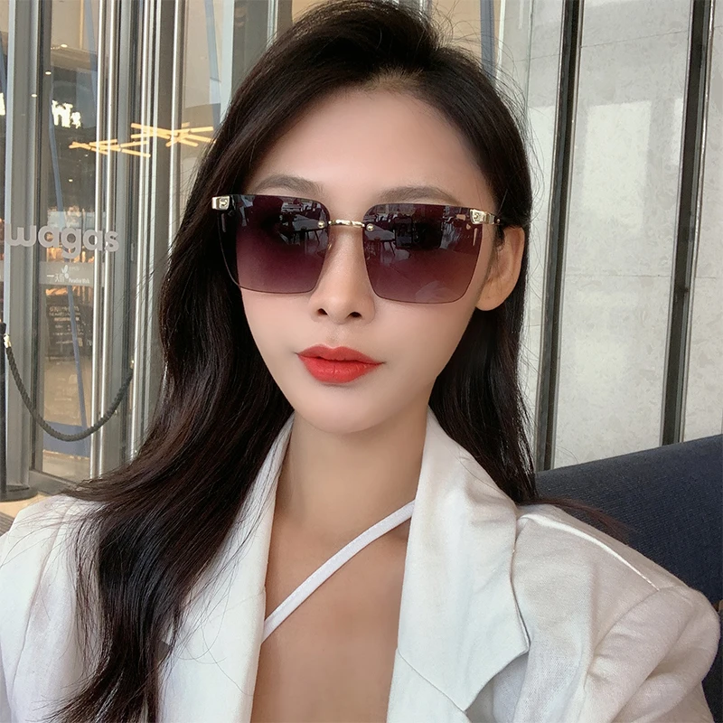 rimless gradient gray purple gold Hot sell women luxury metal leg big frame square sunglasses
rimless gradient gray purple gold Hot sell women luxury metal leg big frame square sunglasses