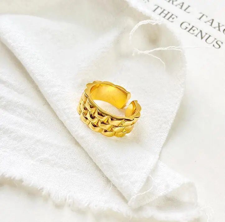 Custom jewelry environment friendly brass 24K gold plated rings minimalist design brass jewelry for couple rings
Custom jewelry environment friendly brass 24K gold plated rings minimalist design brass jewelry for couple rings