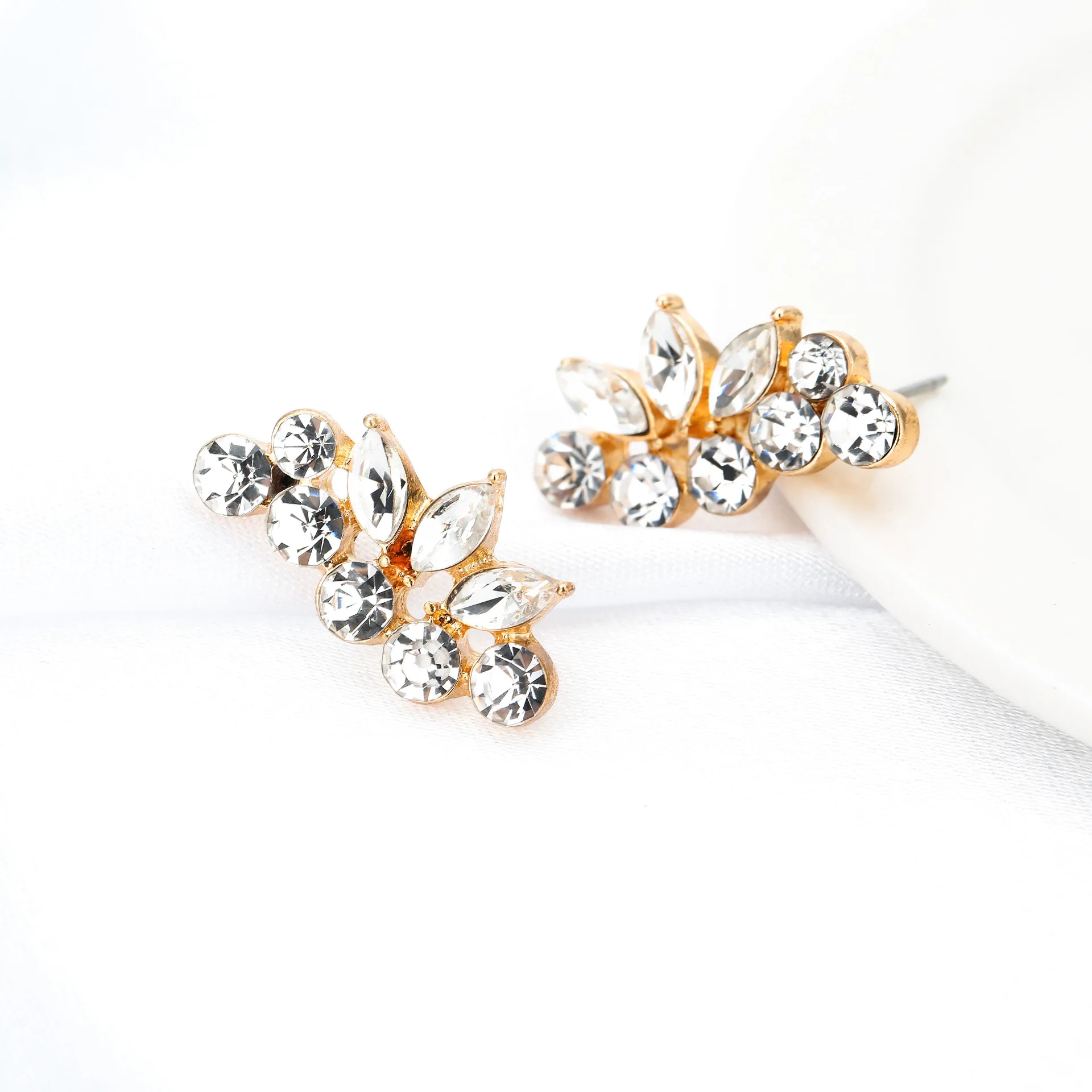 Luxury Alloy Rhinestone Crystal Gem Earrings For Women Cute Gold Platinum Statement Flower Stud Earrings Jewelry Crystal Earring
Luxury Alloy Rhinestone Crystal Gem Earrings For Women Cute Gold Platinum Statement Flower Stud Earrings Jewelry Crystal Earring