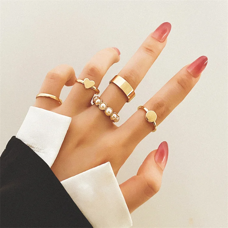 Wholesale Trendy Smooth Gold plated Metal Pearl Ring Set Chain bridal Heart Finger Joint Rings Set Without Stone
Wholesale Trendy Smooth Gold plated Metal Pearl Ring Set Chain bridal Heart Finger Joint Rings Set Without Stone
