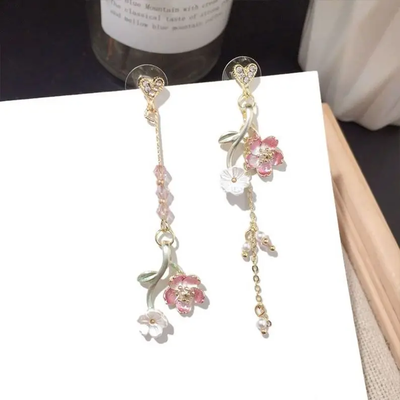 Korea New Fashion Asymmetrical Tassel Thin Silver Needle Elegant Exquisite Earrings For Woman 2021
Korea New Fashion Asymmetrical Tassel Thin Silver Needle Elegant Exquisite Earrings For Woman 2021