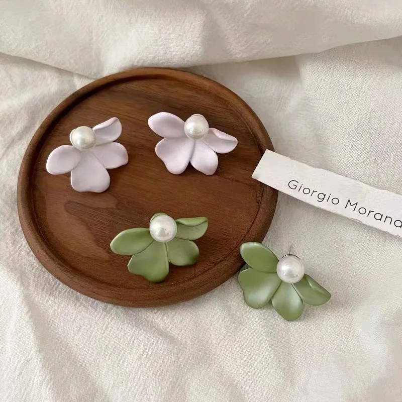 2023 New Pearl Flower Earrings for Female Minors Sweet and Advanced Fashion Earrings
2023 New Pearl Flower Earrings for Female Minors Sweet and Advanced Fashion Earrings