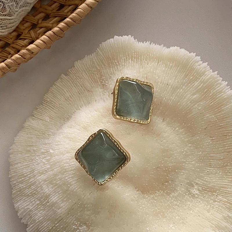 Aimgal Jewelry blue crystal texture geometric square studs with irregular acrylic earrings for wome
Aimgal Jewelry blue crystal texture geometric square studs with irregular acrylic earrings for wome