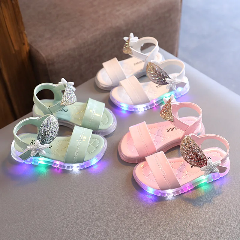 Summer New Style Summer Girl Princess Kids Light Up Sandals Soft-soled Toddler Shoes With Drill
Summer New Style Summer Girl Princess Kids Light Up Sandals Soft-soled Toddler Shoes With Drill