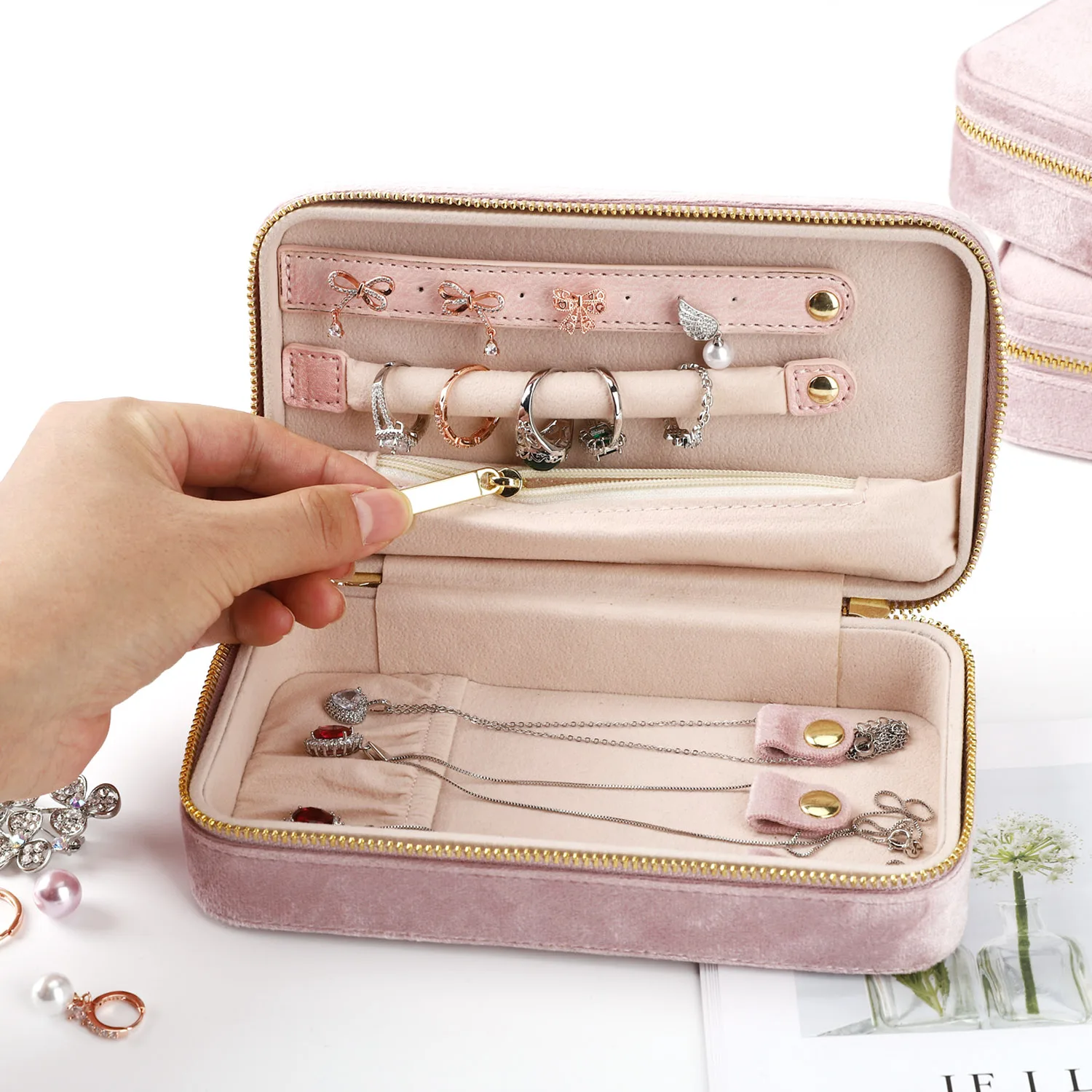 Hot selling Custom Logo Wholesale velvet Lady Storage Case Travel velvet Jewelry storage Box
Hot selling Custom Logo Wholesale velvet Lady Storage Case Travel velvet Jewelry storage Box