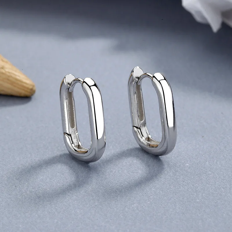 Wholesale Classic Oval Design Hypoallergenic 925 Sterling Silver Small Huggie Hoop Earrings for Women
Wholesale Classic Oval Design Hypoallergenic 925 Sterling Silver Small Huggie Hoop Earrings for Women