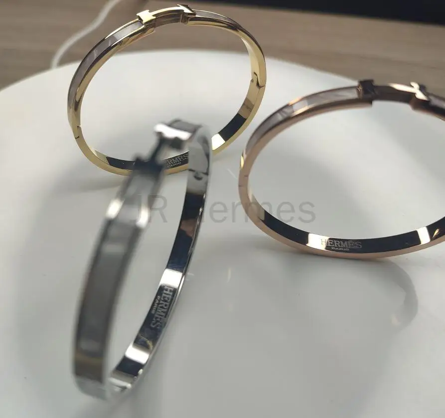 SHUSHU Hot Sell Wholesale Jewelry 2021 New H Enamel Women Bangle Bracelet, Rose gold
SHUSHU Hot Sell Wholesale Jewelry 2021 New H Enamel Women Bangle Bracelet, Rose gold