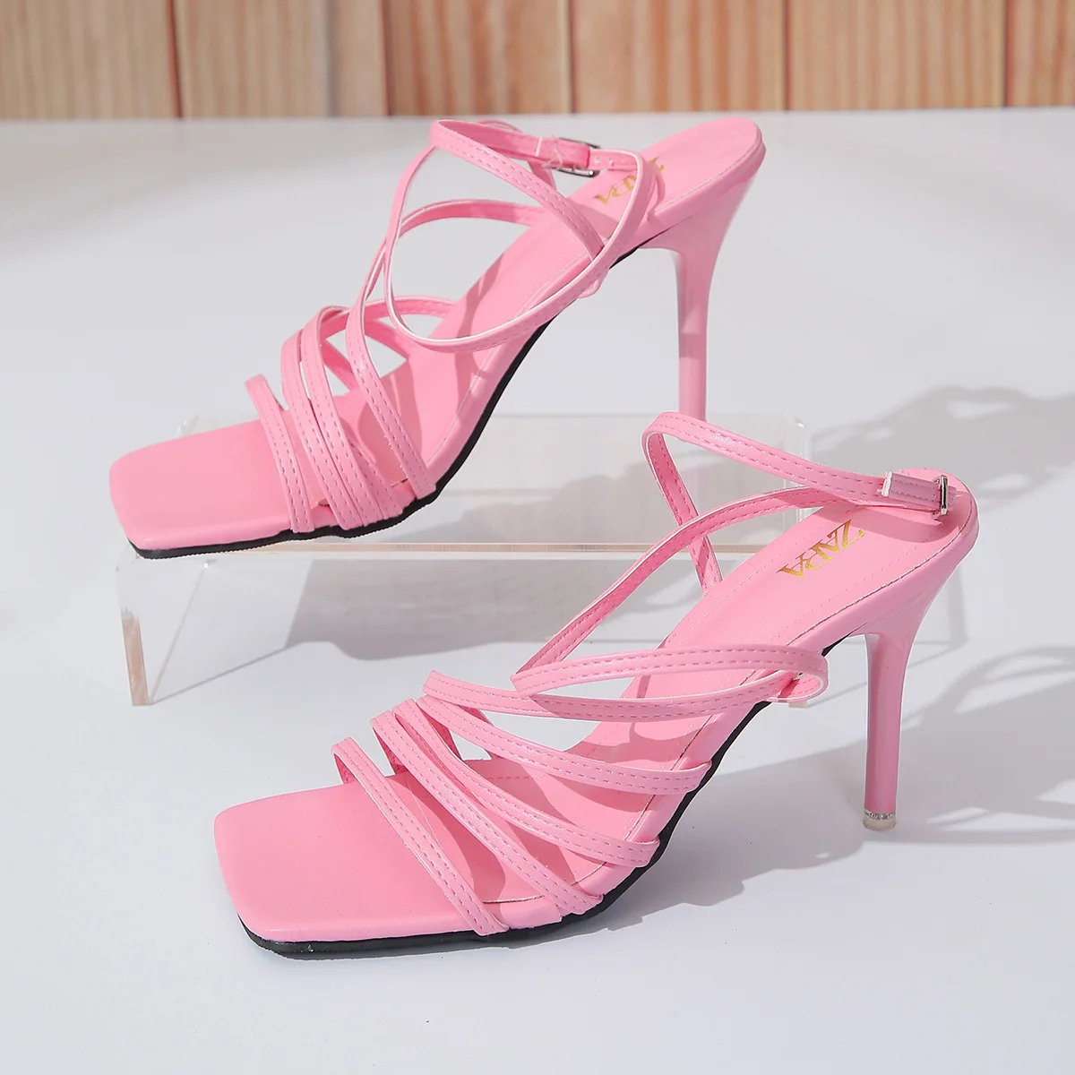 2023 summer new fashion large size women's one-line with square head buckle stiletto sandals
2023 summer new fashion large size women's one-line with square head buckle stiletto sandals