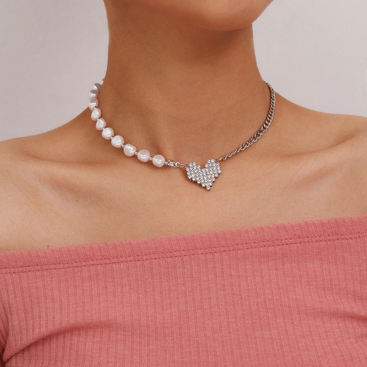 Ins Hot Sale Fashion Jewelry Women Classic Design Unique Short Pearl Choker Silver Plated Pendant Diamond Heart Necklace
Ins Hot Sale Fashion Jewelry Women Classic Design Unique Short Pearl Choker Silver Plated Pendant Diamond Heart Necklace