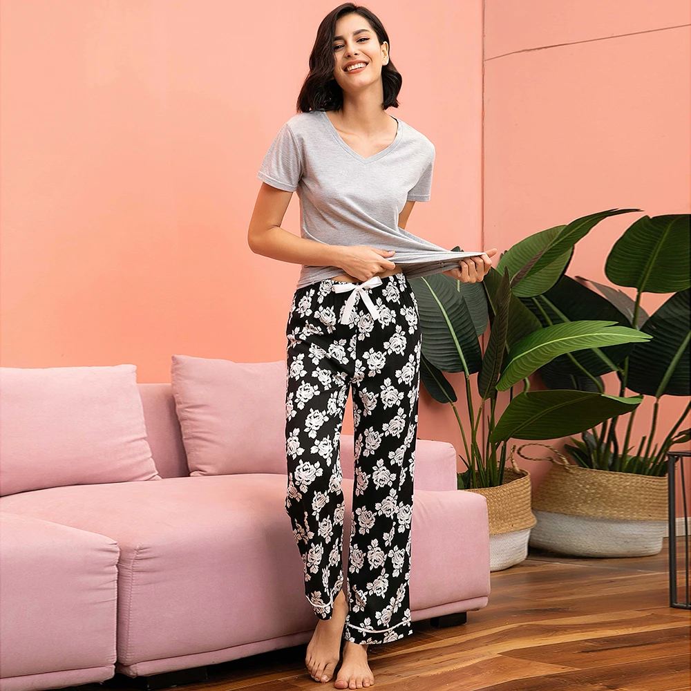 Two piece solid gray shirt white flower bottoms louge wear luxury designer sleepwear pyjama pj women ladies simple pajamas sets
Two piece solid gray shirt white flower bottoms louge wear luxury designer sleepwear pyjama pj women ladies simple pajamas sets