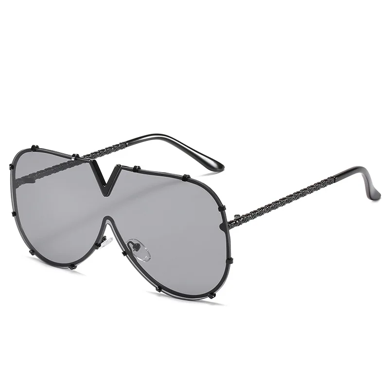 2021 New Fashion One Piece Shield Sunglasses For Women Vintage Oversized Paw Sun Glasses Hip Hop Punk Eyewear
2021 New Fashion One Piece Shield Sunglasses For Women Vintage Oversized Paw Sun Glasses Hip Hop Punk Eyewear