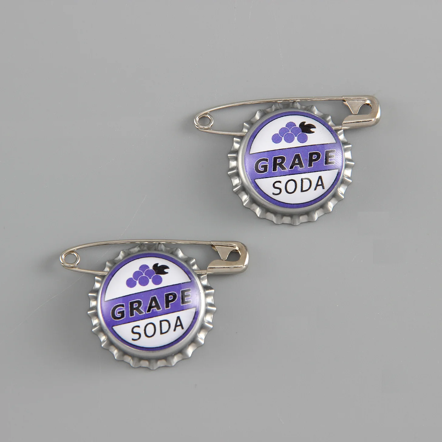 Grape Soda Bottle Pin Cute Cartoon Movie Badge Jewelry Brooches Denim Shirt Lapel Pins
Grape Soda Bottle Pin Cute Cartoon Movie Badge Jewelry Brooches Denim Shirt Lapel Pins