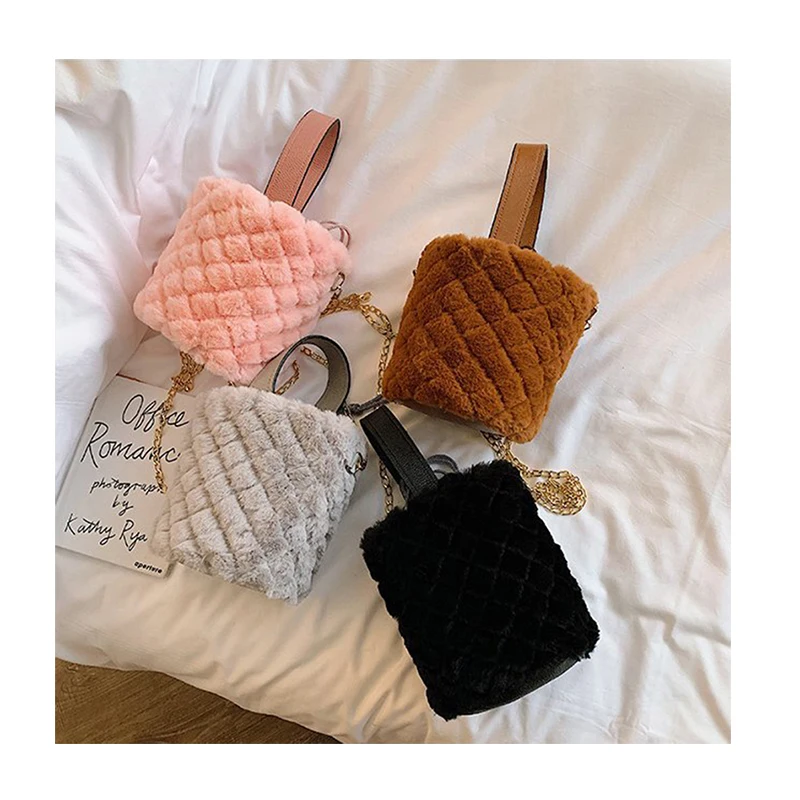 2020 Ins Hot Winter Plush Bucket Handbags Diamond Lattice Drawstring Fur Women Chain Embroidery Thread Crossbody Bag 
2020 Ins Hot Winter Plush Bucket Handbags Diamond Lattice Drawstring Fur Women Chain Embroidery Thread Crossbody Bag