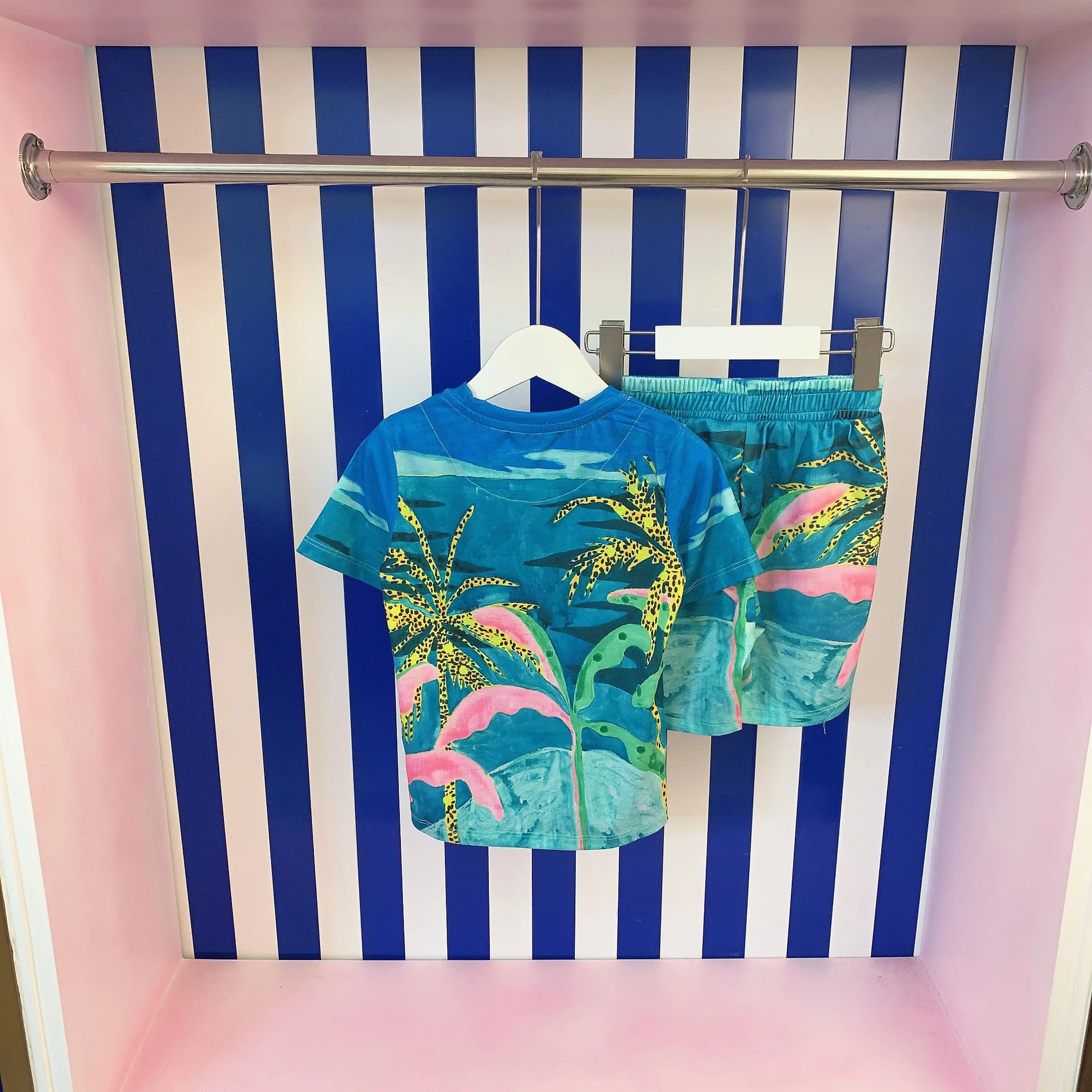 Factory Direct Sale Original Kids Clothing 2022 Summer New Cotton Two Piece Sets For Boy Floral Tree Printed T Shirt With Pants
Factory Direct Sale Original Kids Clothing 2022 Summer New Cotton Two Piece Sets For Boy Floral Tree Printed T Shirt With Pants
