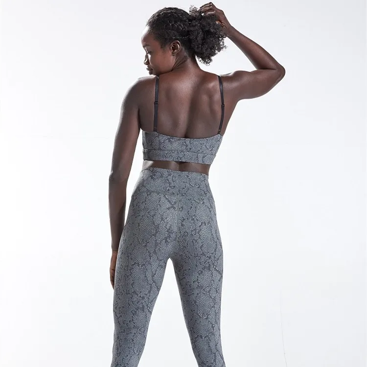 Women Outfit Seamless Yoga High Waist Snake Print Sports Bra and Shorts Set, Customized color
Women Outfit Seamless Yoga High Waist Snake Print Sports Bra and Shorts Set, Customized color
