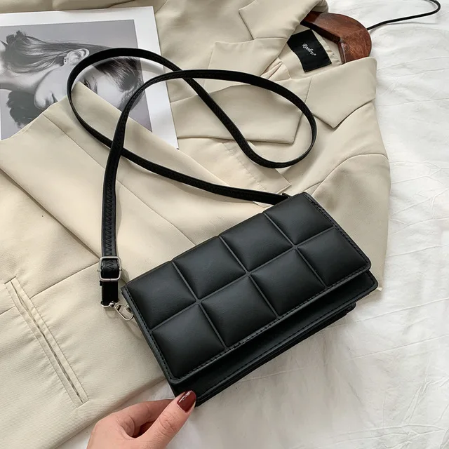 Simple and fashionable PU leather checkered messenger bag versatile lady's oblique shoulder bag handbag
Simple and fashionable PU leather checkered messenger bag versatile lady's oblique shoulder bag handbag