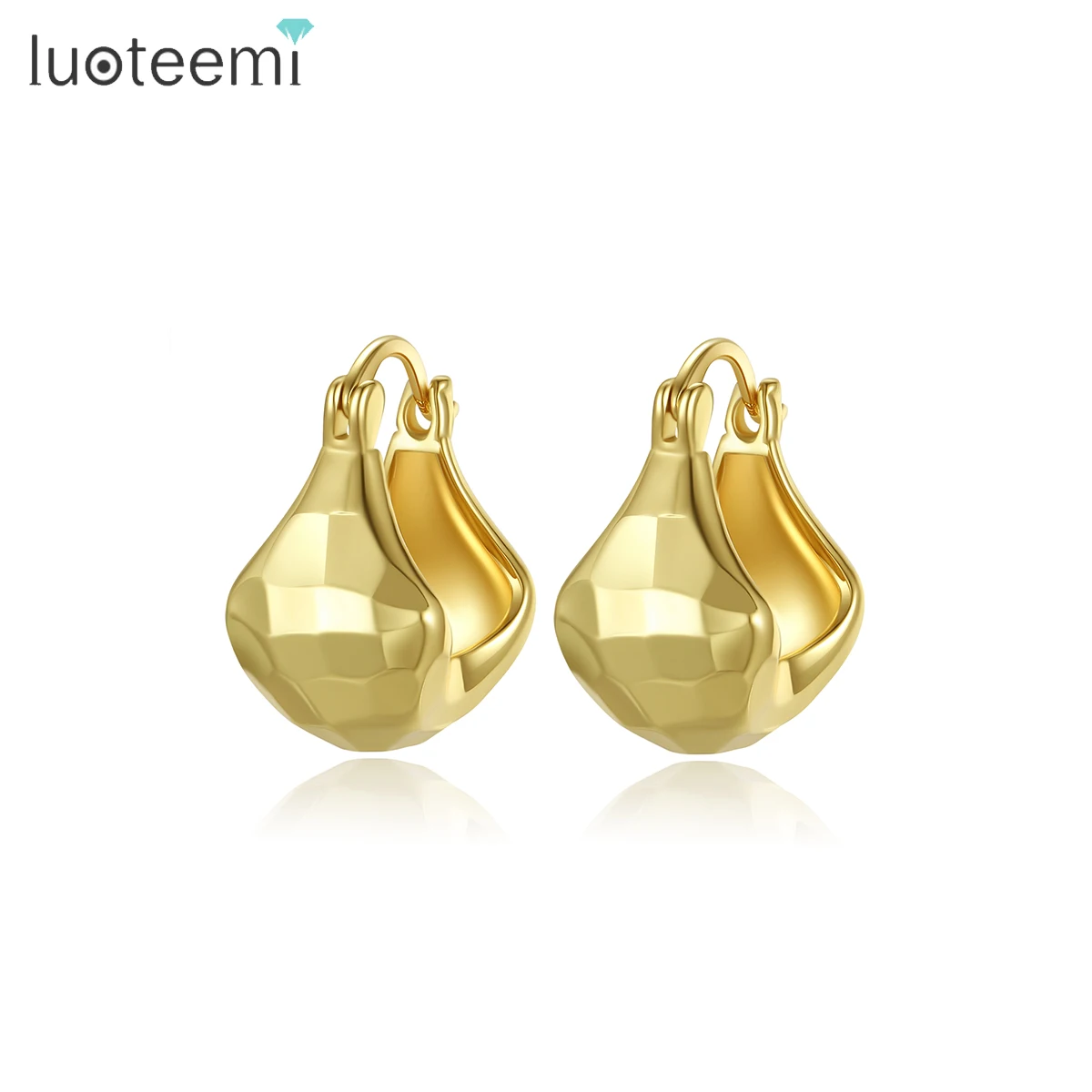 LUOTEEMI Metal Hoop Accessory Wholesale Huggie Fashion Drop 18K Gold Plated Geometric Clip On Hollow Earrings
LUOTEEMI Metal Hoop Accessory Wholesale Huggie Fashion Drop 18K Gold Plated Geometric Clip On Hollow Earrings