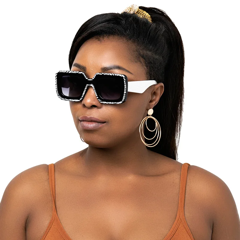2021 new trendy personality pattern wide-leg square glasses unisex custom logo OEM plastic big sunglasses women
2021 new trendy personality pattern wide-leg square glasses unisex custom logo OEM plastic big sunglasses women