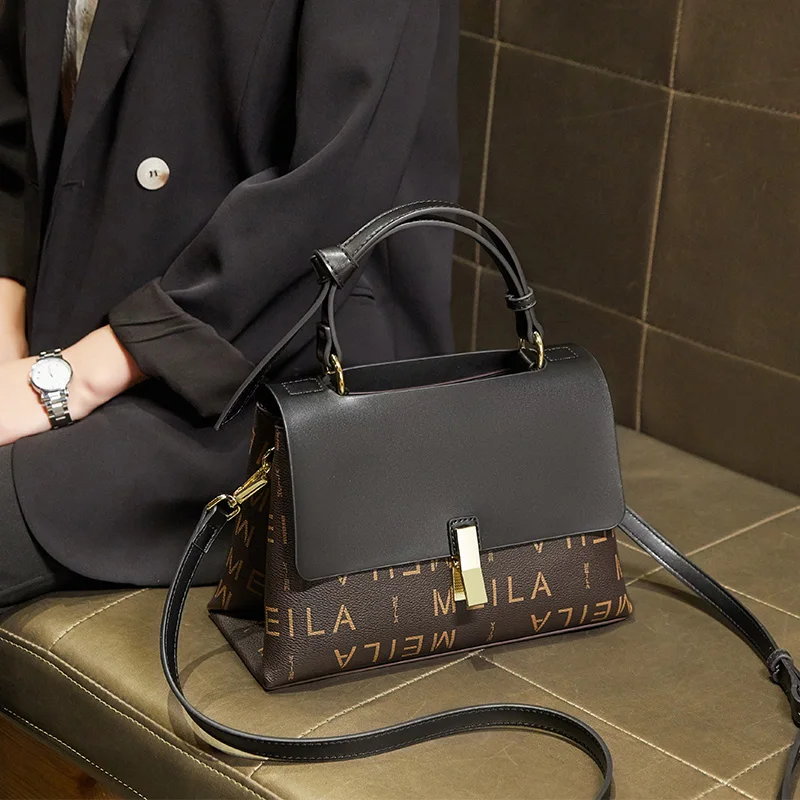 Woman 2021 new fashion PVC leather brand trend small square handbags luxury shoulder crossbody ladies hand bag wholesale
Woman 2021 new fashion PVC leather brand trend small square handbags luxury shoulder crossbody ladies hand bag wholesale