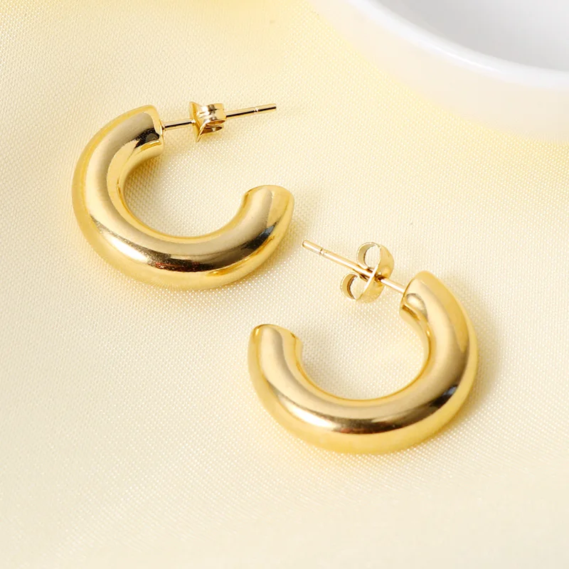 Minimalist 18K Gold Plated 20mm Hoop Earrings Stainless Steel CC Shape Round Circle Earrings
Minimalist 18K Gold Plated 20mm Hoop Earrings Stainless Steel CC Shape Round Circle Earrings