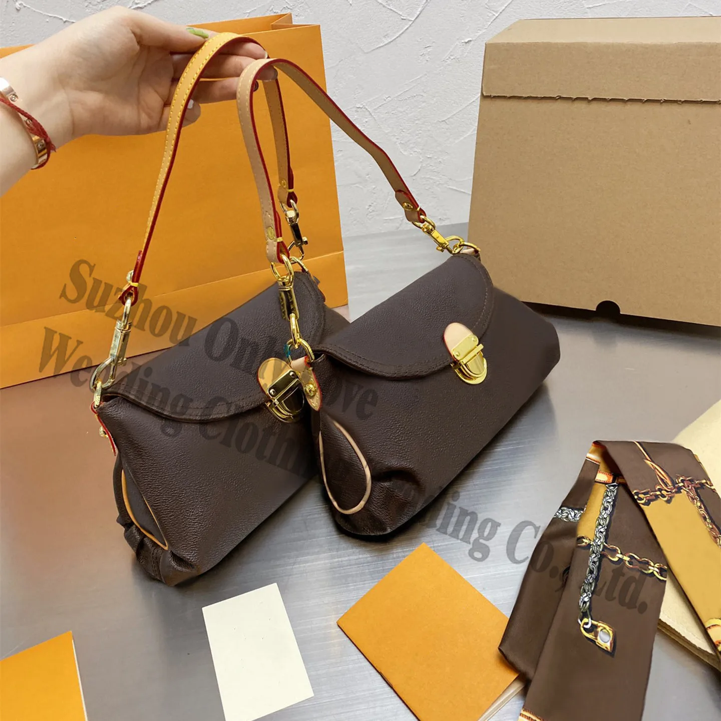 New Arrival Leather Shoulder bags Leather Cover lock women Single strap Handbag 2021 Flap bags
New Arrival Leather Shoulder bags Leather Cover lock women Single strap Handbag 2021 Flap bags
