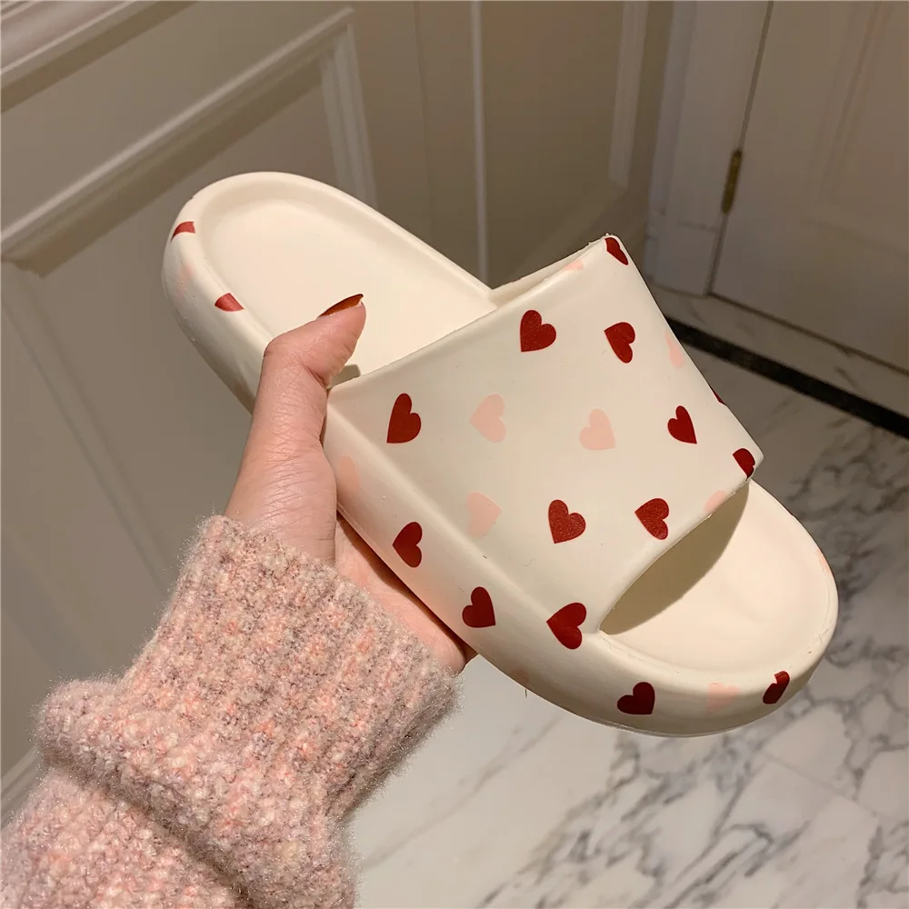Fashionable new Korean edition lady thick bottom cool slipper summer slides slippers outside lovely girl heart cool slippers
Fashionable new Korean edition lady thick bottom cool slipper summer slides slippers outside lovely girl heart cool slippers