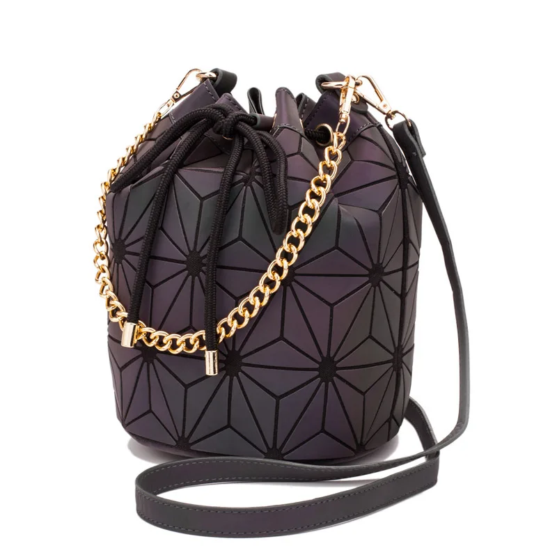 2021New geometric rhombus shoulder bag casual luminous rhombus round bucket bag women's deformation messenger bag in stock
2021New geometric rhombus shoulder bag casual luminous rhombus round bucket bag women's deformation messenger bag in stock