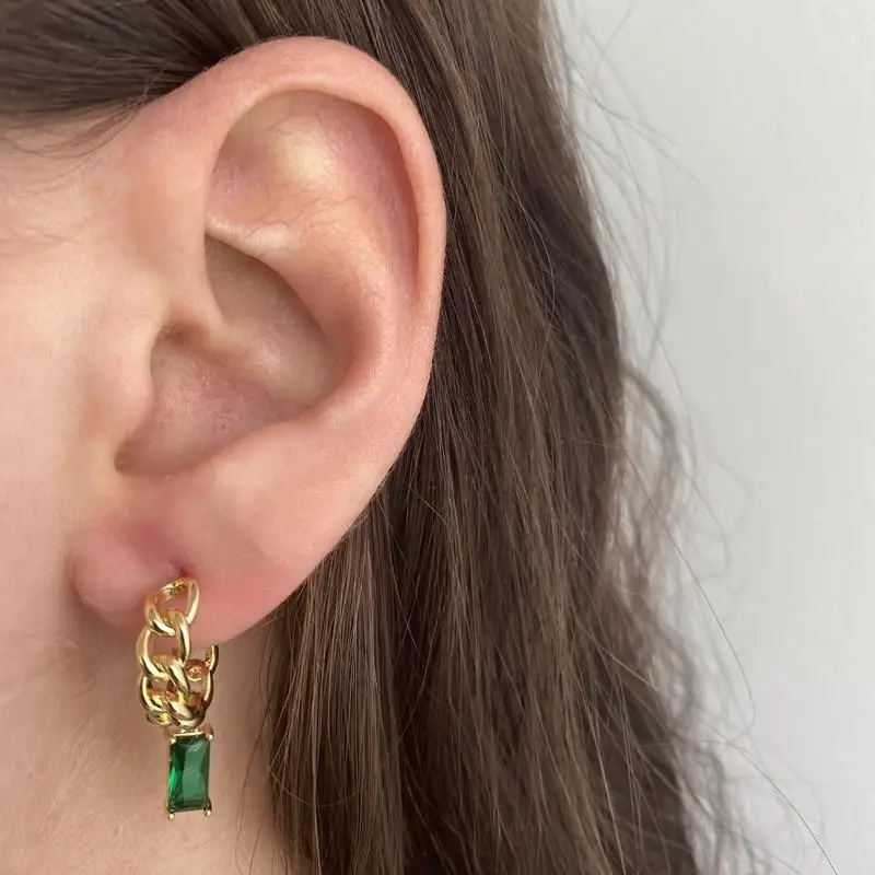 18k Gold Plated Chunky C Shape Twist Chain Earrings Women French Vintage Style Square Green Crystal Emerald Drop Earrings Party 
18k Gold Plated Chunky C Shape Twist Chain Earrings Women French Vintage Style Square Green Crystal Emerald Drop Earrings Party