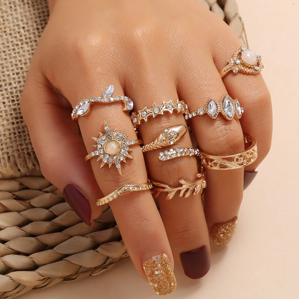 Fashion 9PCS/Set Snake Six-pointed Star Carved Leaf Snake Wave Opal Hollow Rings Set For WomenJewelry, Gold color
Fashion 9PCS/Set Snake Six-pointed Star Carved Leaf Snake Wave Opal Hollow Rings Set For WomenJewelry, Gold color