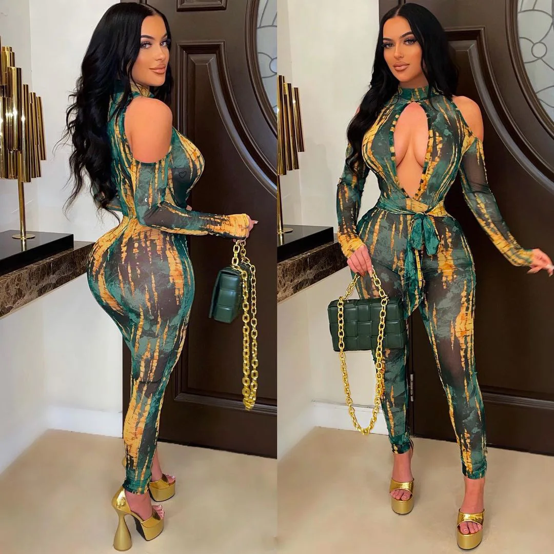 M53047 - 2022 fashion casual off shoulder long sleeve printed hollow out women one piece jumpsuits with belt
M53047 - 2022 fashion casual off shoulder long sleeve printed hollow out women one piece jumpsuits with belt